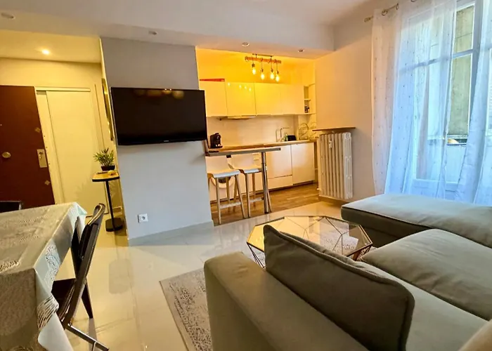 Azur One - Centre De 니스