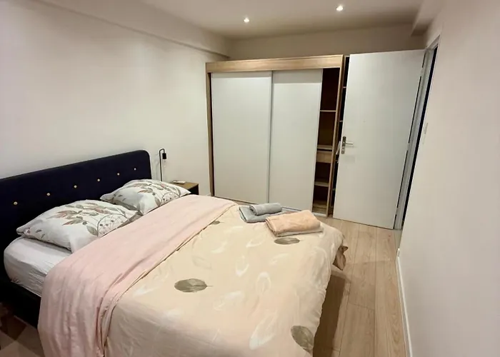 Azur One - Centre De 니스